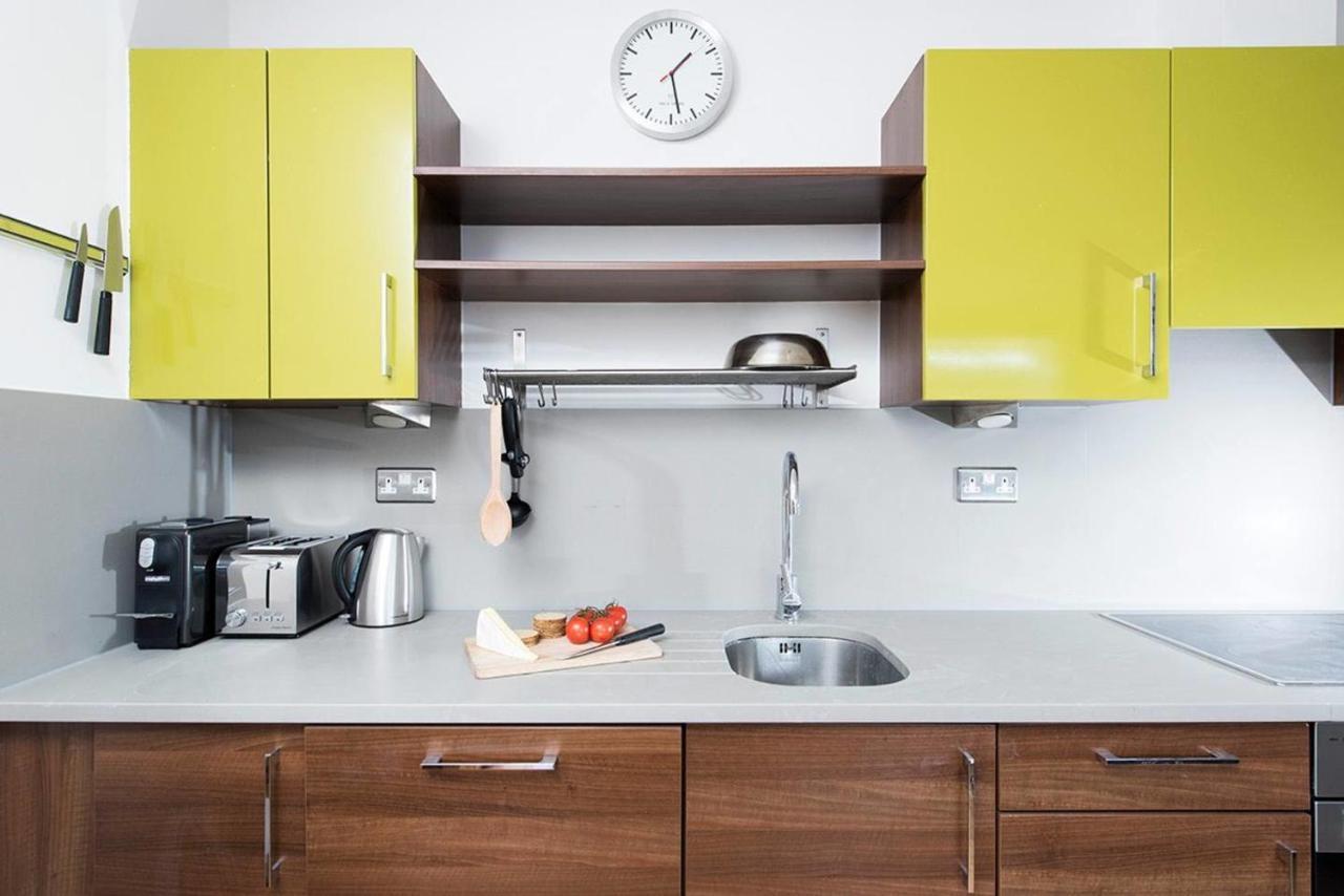 Stylish 2 Bedroom Flat With Balcony In London Eksteriør billede