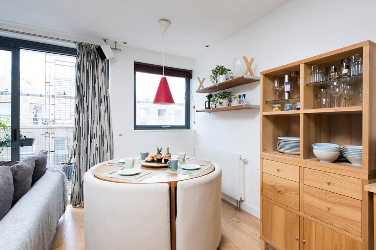 Stylish 2 Bedroom Flat With Balcony In London Eksteriør billede