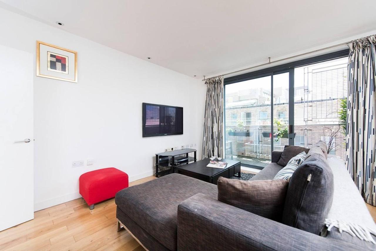 Stylish 2 Bedroom Flat With Balcony In London Eksteriør billede