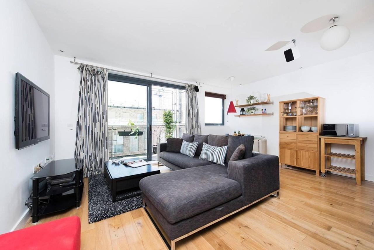 Stylish 2 Bedroom Flat With Balcony In London Eksteriør billede
